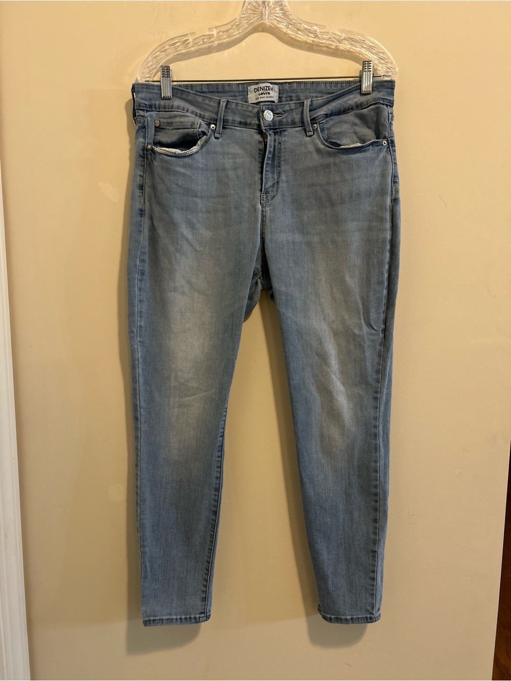 Denizen from Levi's Women's Mid Rise Skinny Faded Blue Skinny Jeans